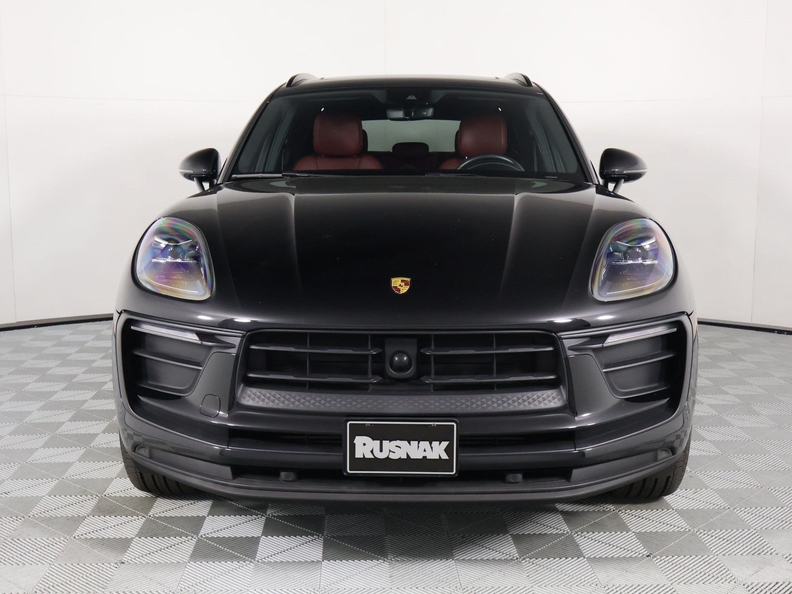 Certified 2023 Porsche Macan AWD/4WD image 10