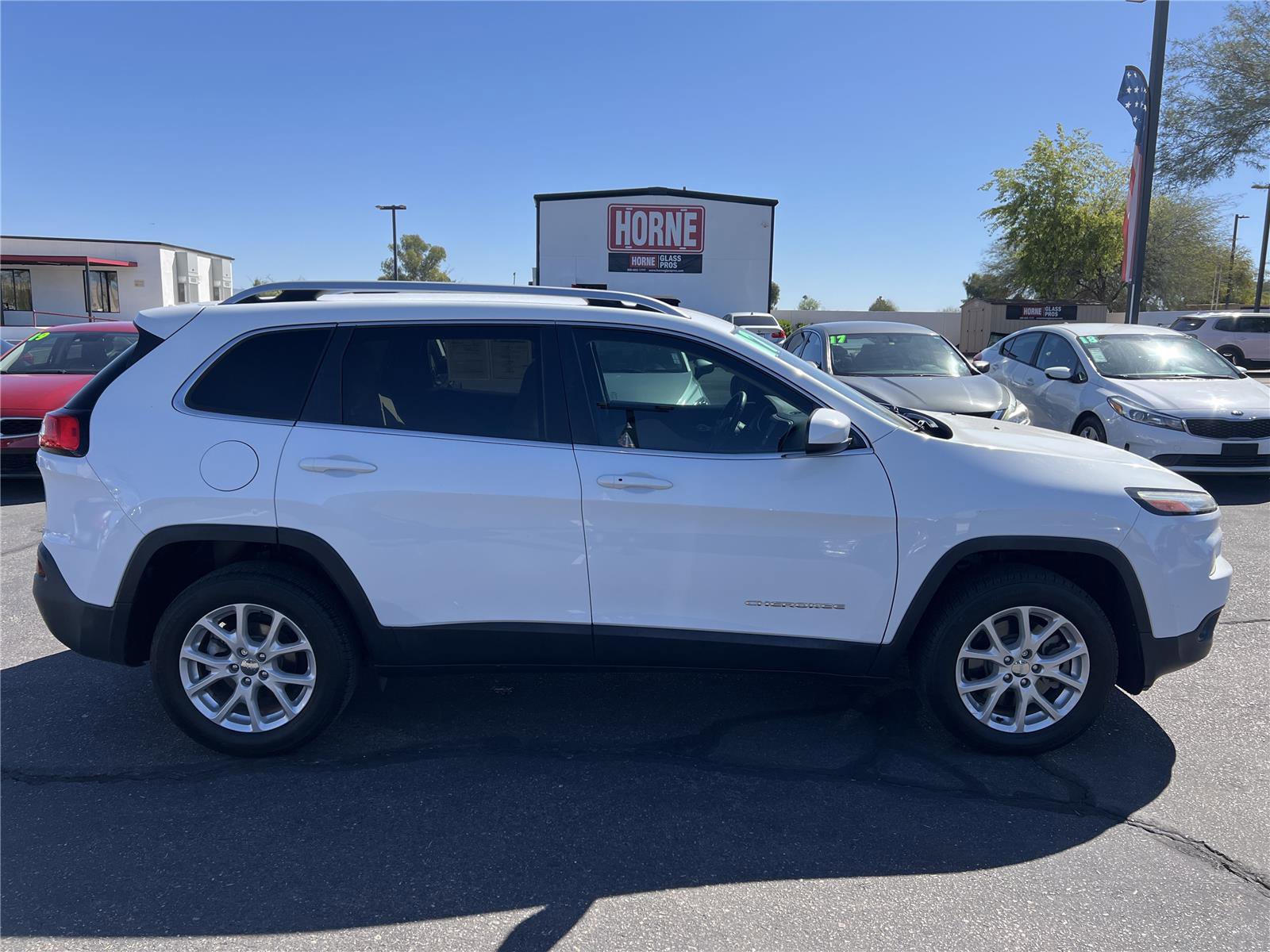 Used 2017 Jeep Cherokee Latitude w/ Comfort/Convenience Group image 4