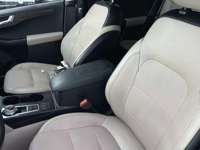 Used 2020 Ford Escape Titanium image 23