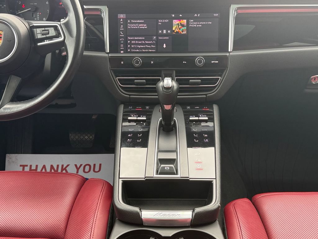 Used 2022 Porsche Macan image 11