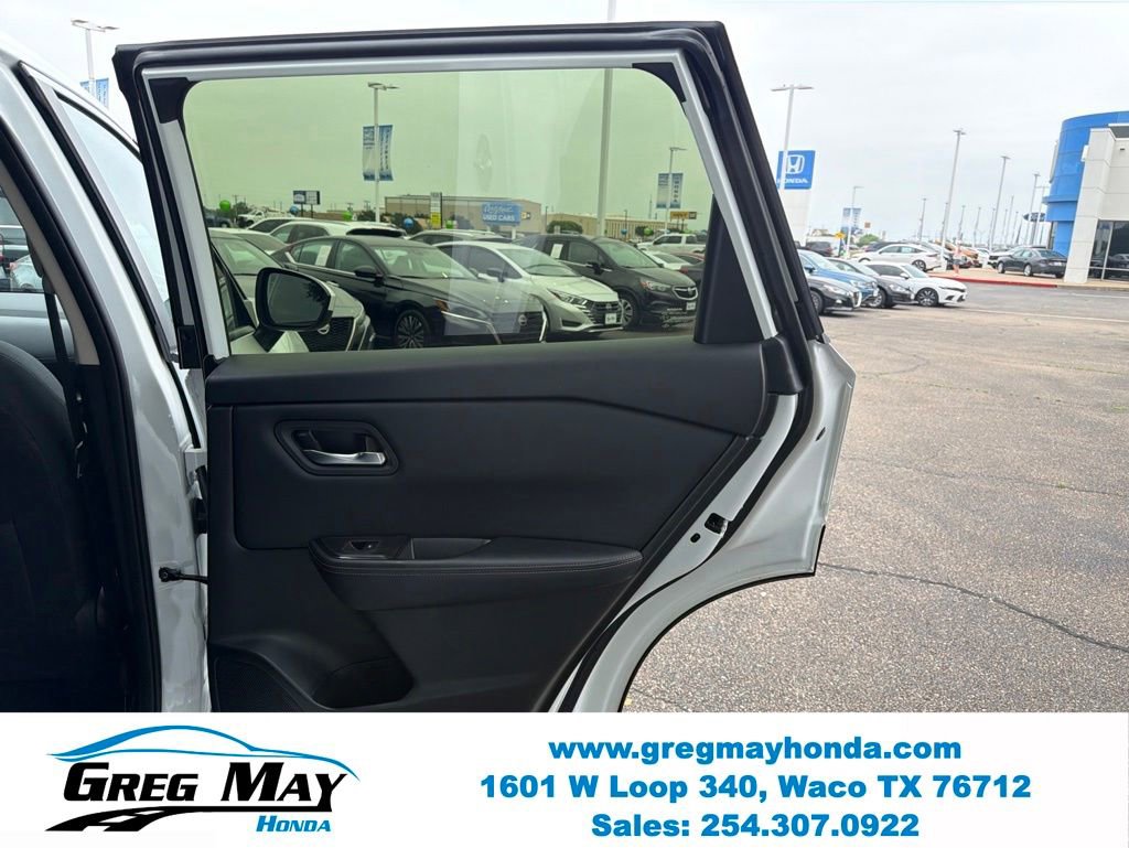 Used 2025 Nissan Rogue SV FWD image 27