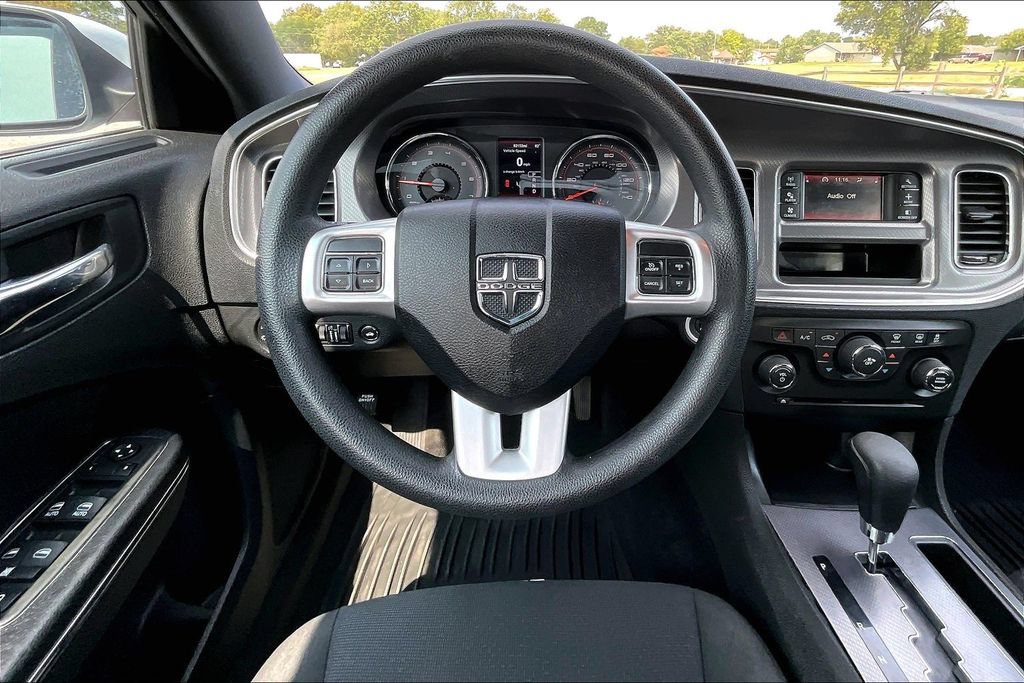 Used 2013 Dodge Charger SE RWD image 5