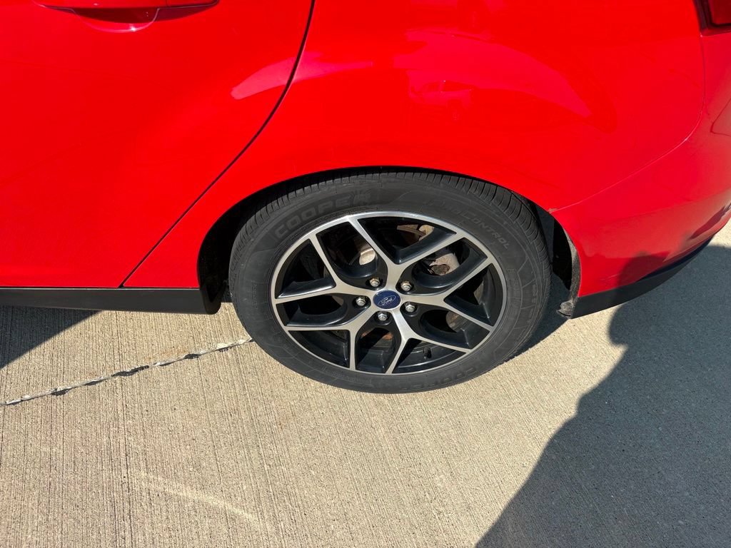 Used 2017 Ford Focus SEL w/ Cold Weather Package FWD image 23