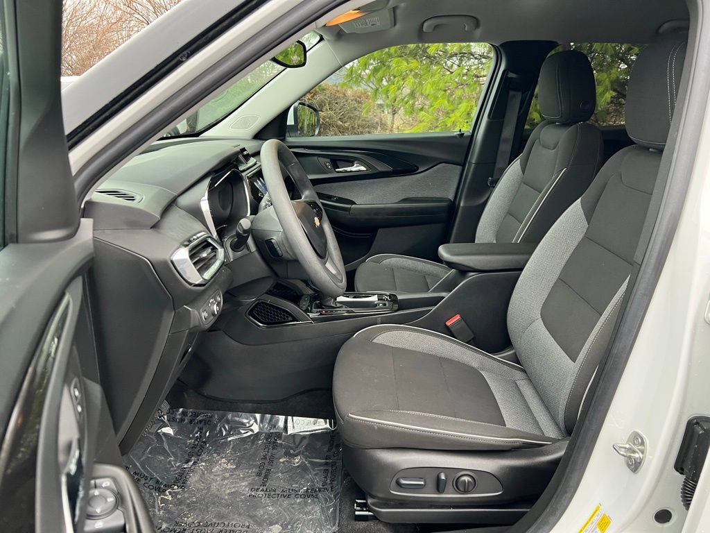 Used 2023 Chevrolet TrailBlazer LT w/ Convenience Package image 8