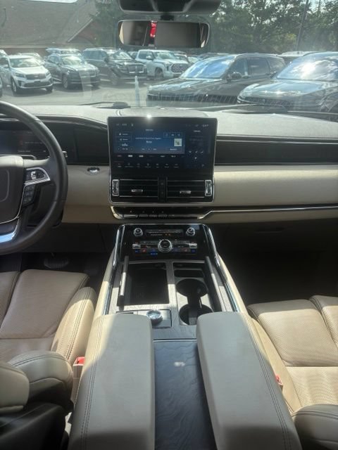 Certified 2023 Lincoln Navigator Reserve AWD/4WD image 16