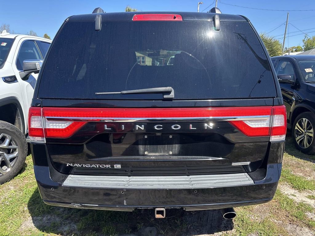 Used 2016 Lincoln Navigator L Select image 5