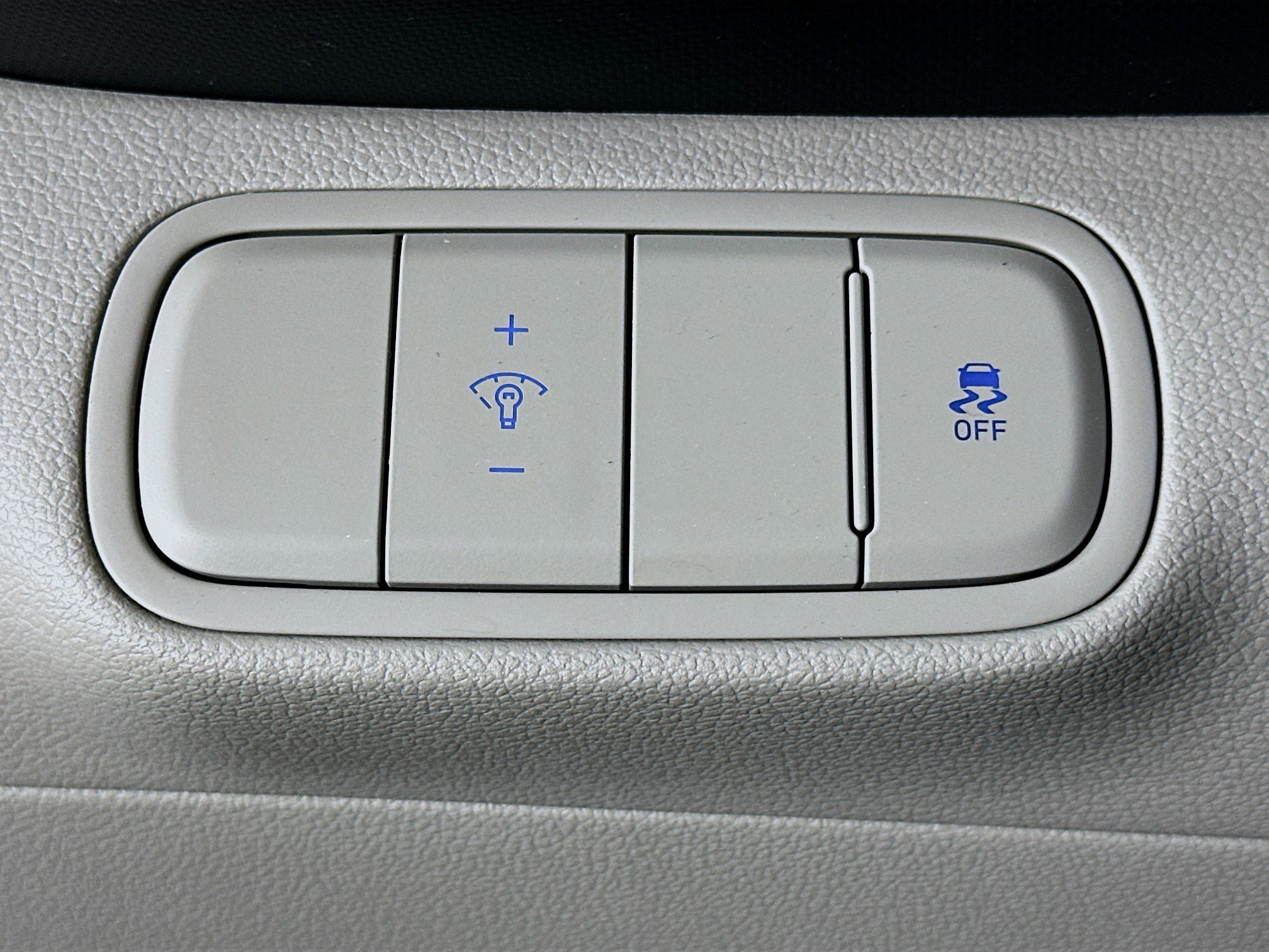 Used 2025 Hyundai Venue SEL FWD image 17