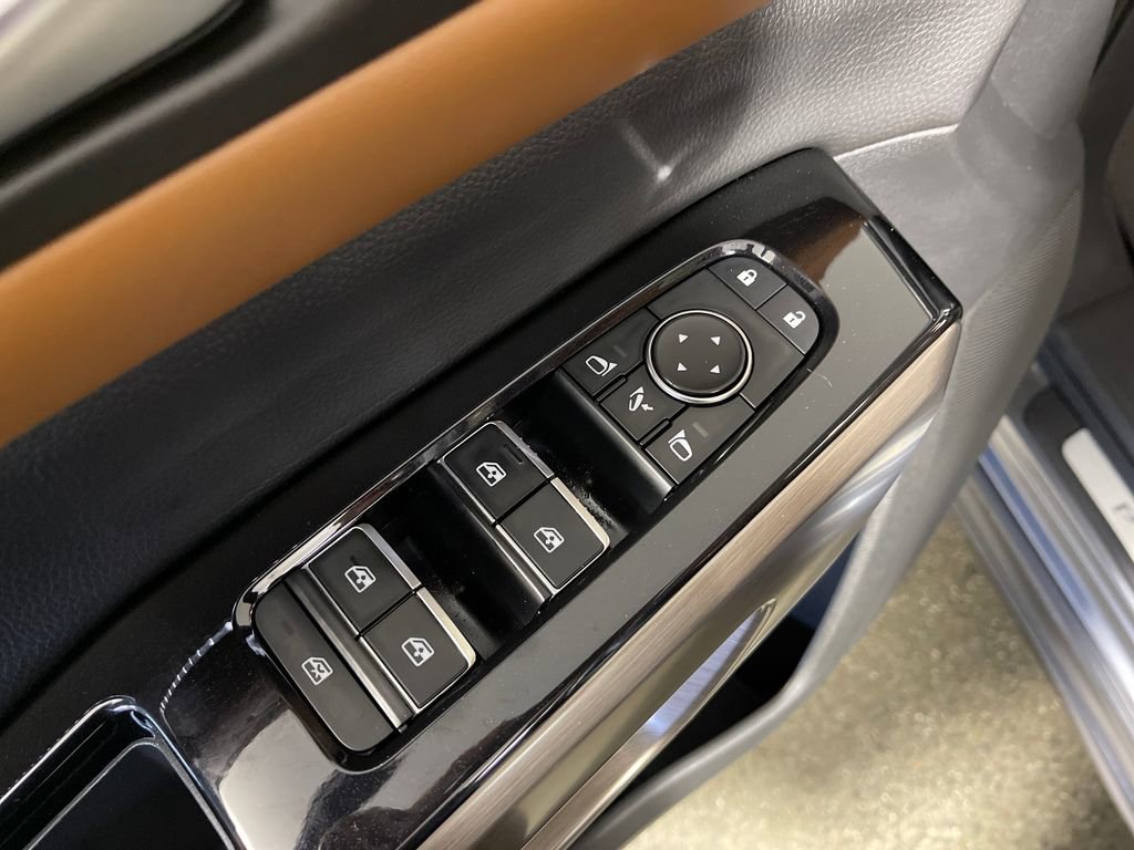 Used 2022 Nissan Pathfinder Platinum w/ Cargo Package image 18