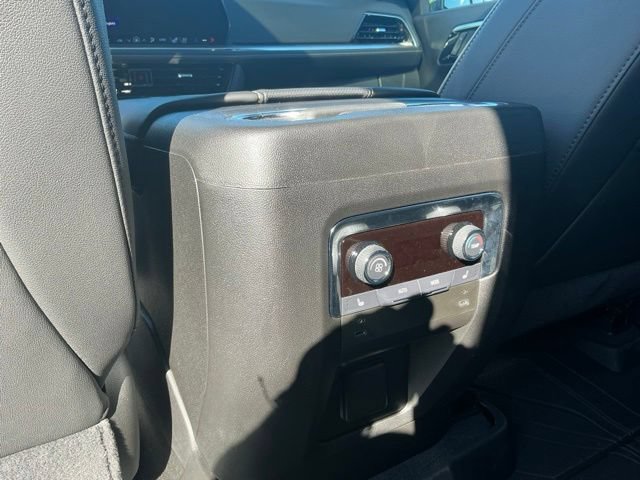 Used 2025 Chevrolet Suburban Premier w/ Sun And Tow Package AWD/4WD image 39