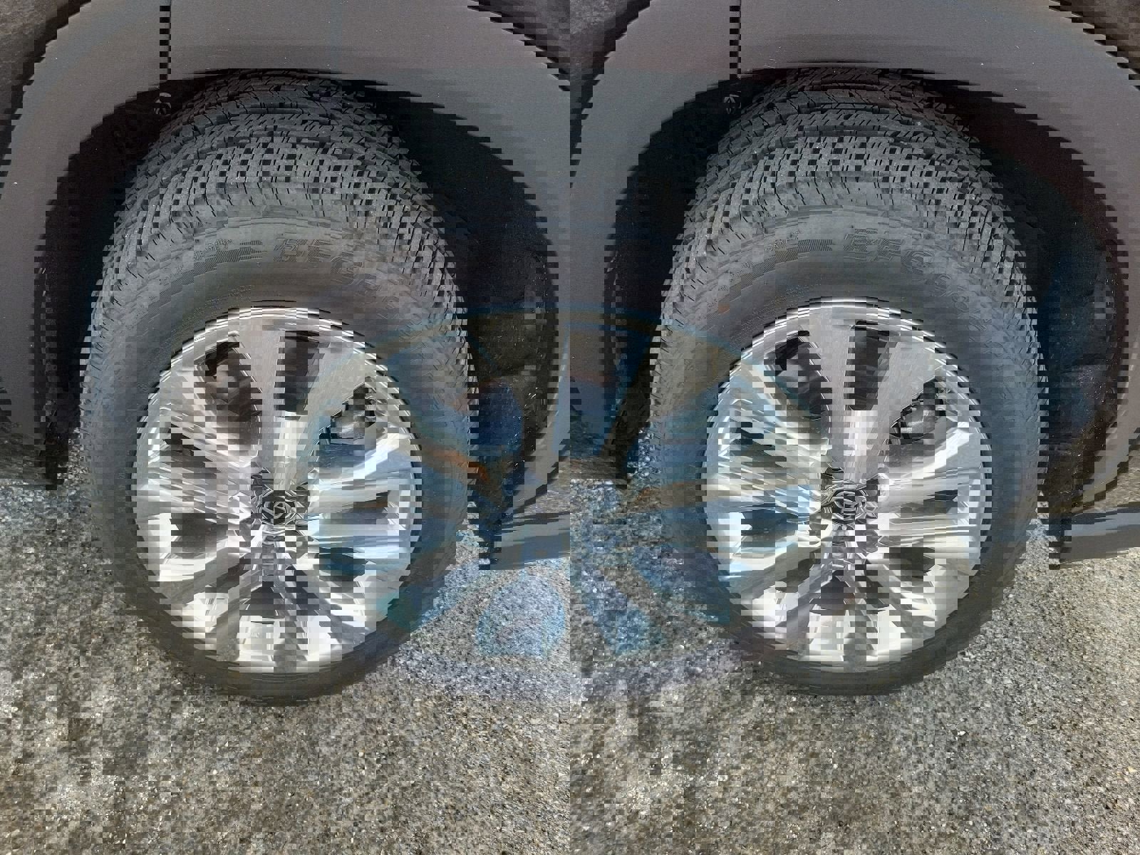 Used 2020 Toyota Highlander Limited FWD image 9