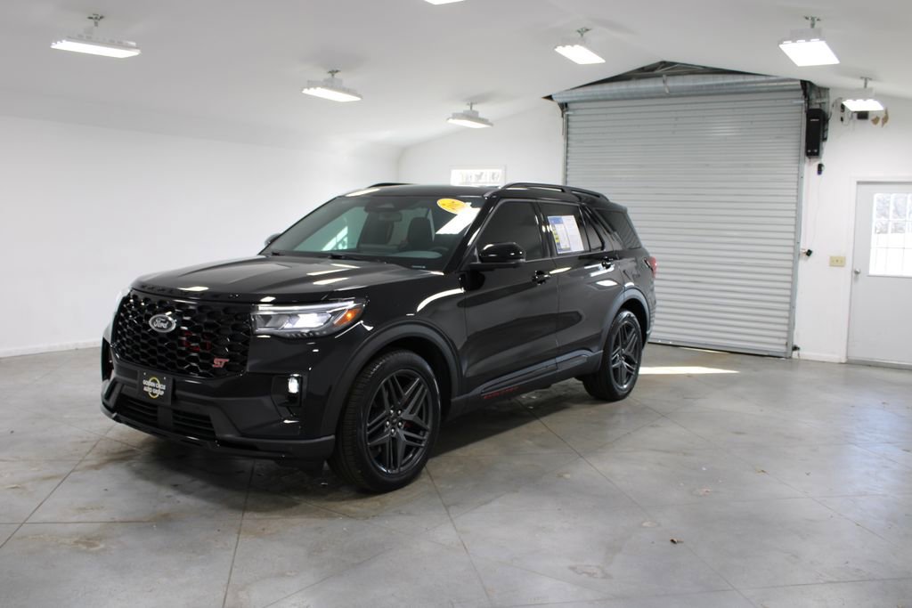Used 2025 Ford Explorer ST image 4
