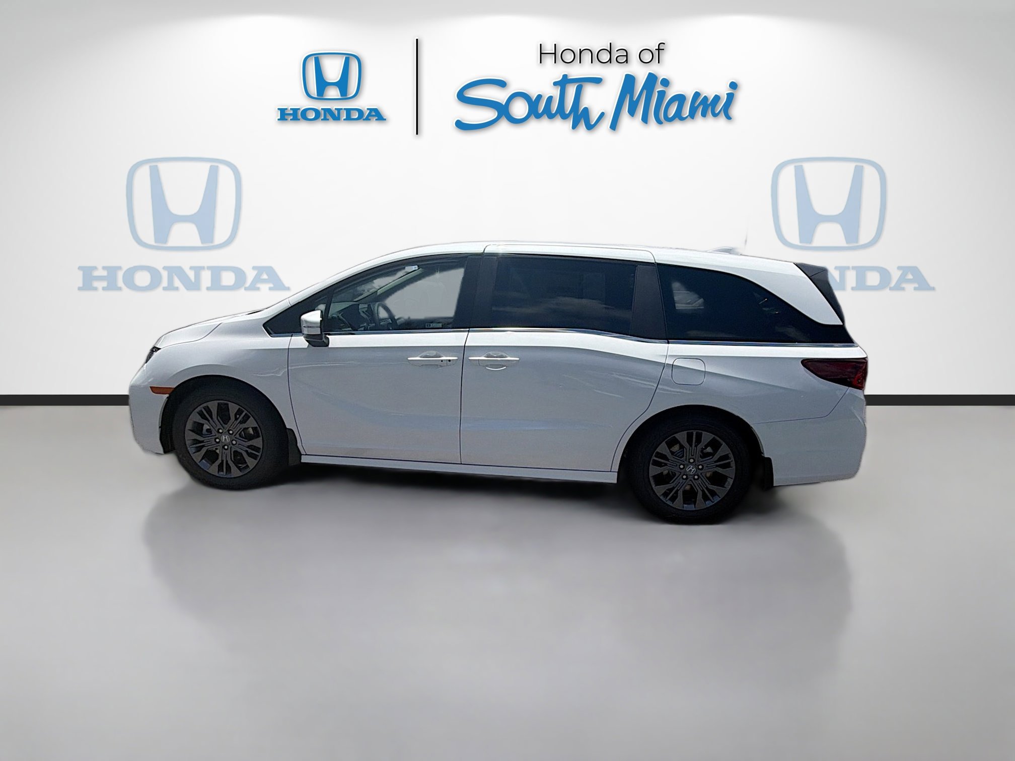 New 2026 Honda Odyssey Touring image 4