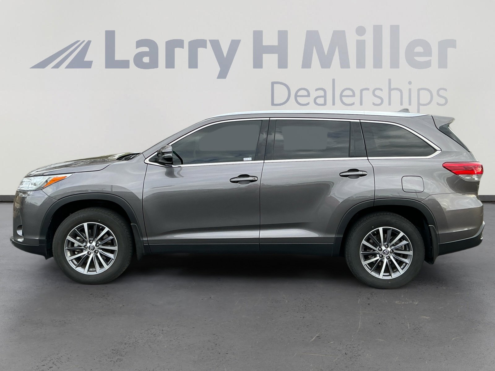 Certified 2019 Toyota Highlander XLE AWD/4WD image 2