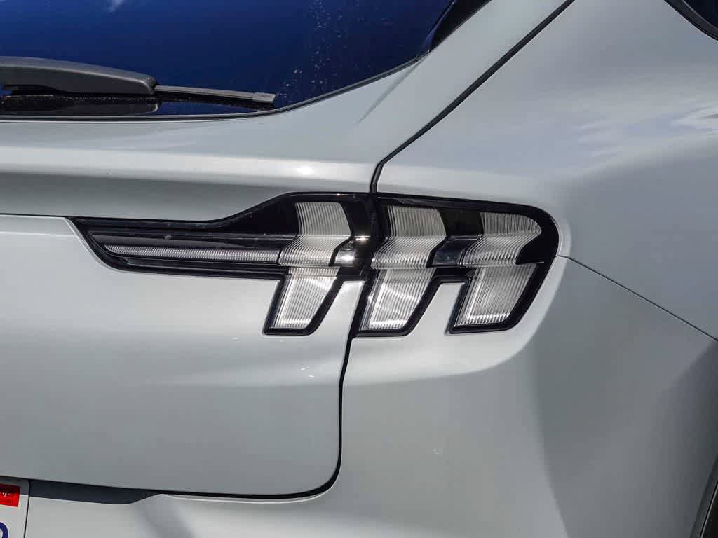 Used 2022 Ford Mustang Mach-E Select image 12