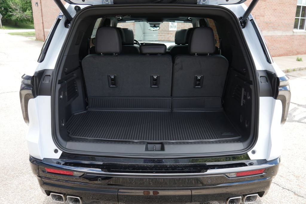 New 2026 Chevrolet Traverse High Country w/ LPO, Floor Liner Package AWD/4WD image 8