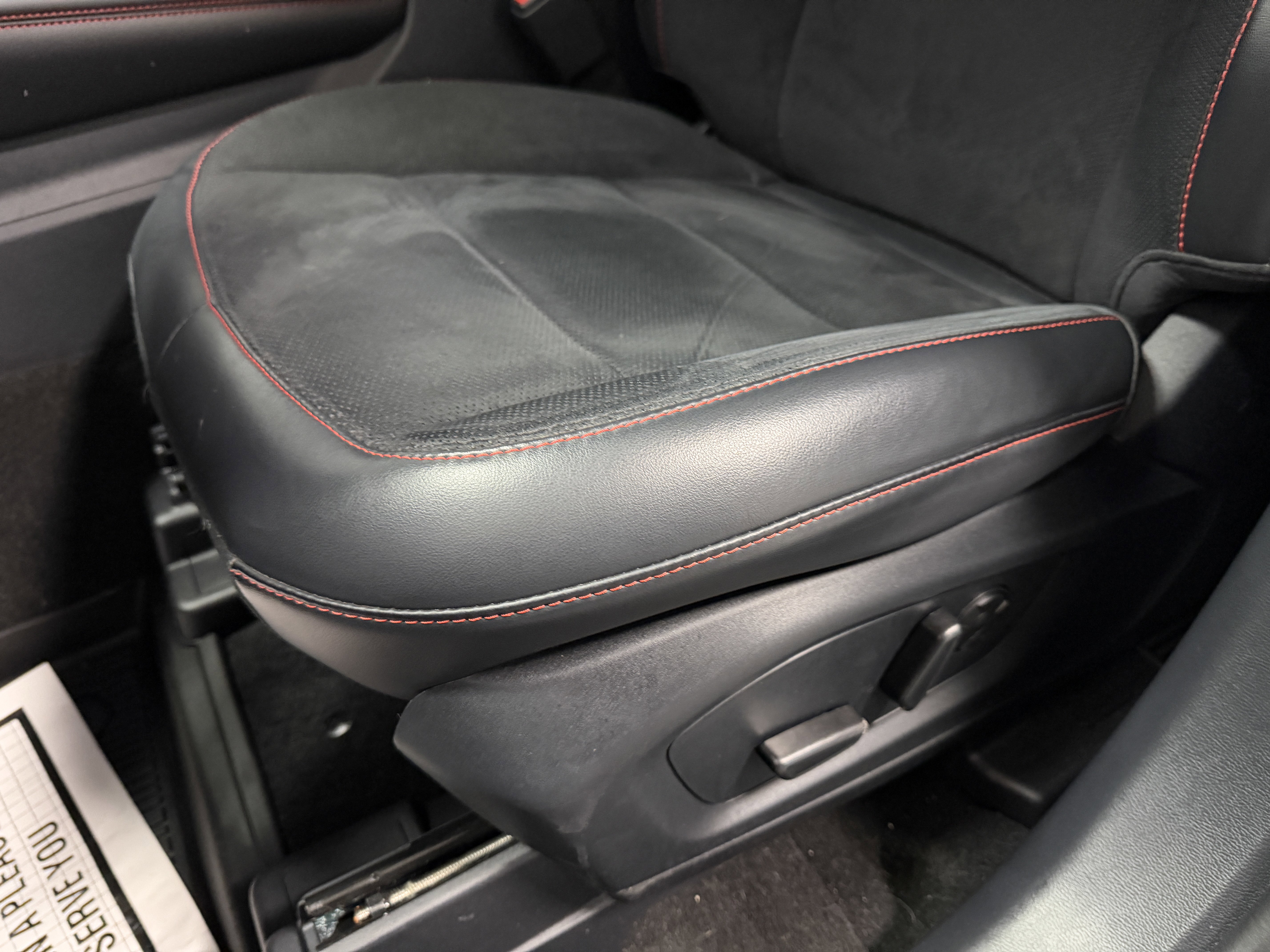 Used 2025 Ford Explorer ST image 24