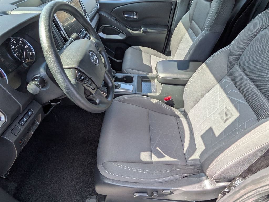 Used 2025 Nissan Frontier SV image 11
