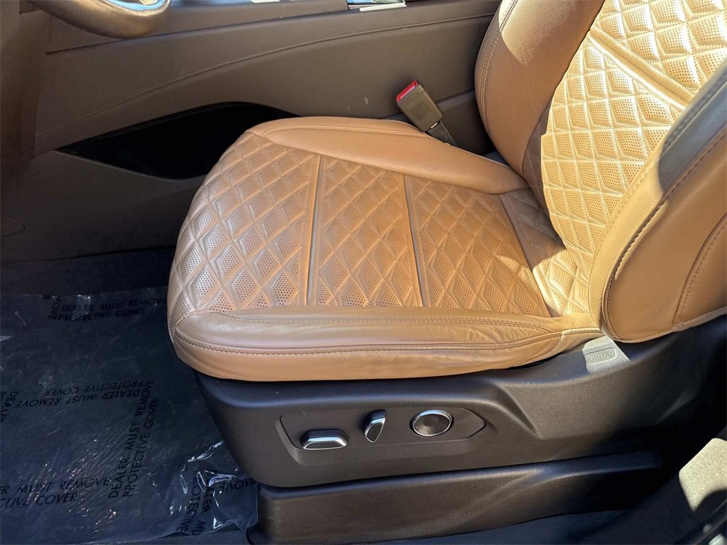 Used 2021 Cadillac Escalade Premium Luxury image 17