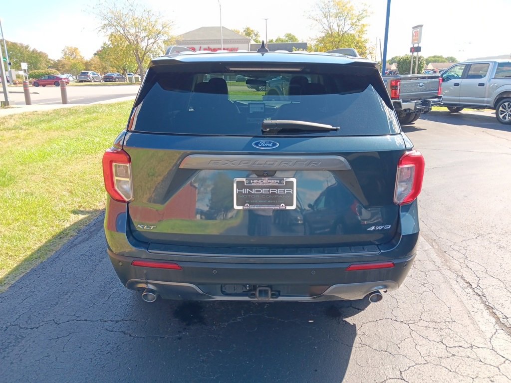 Used 2022 Ford Explorer XLT w/ Equipment Group 202A image 4