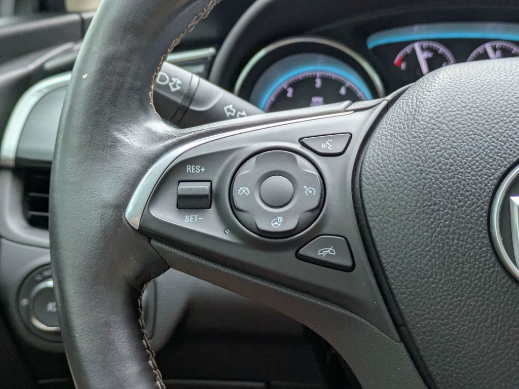 Used 2017 Buick Envision Essence FWD image 27