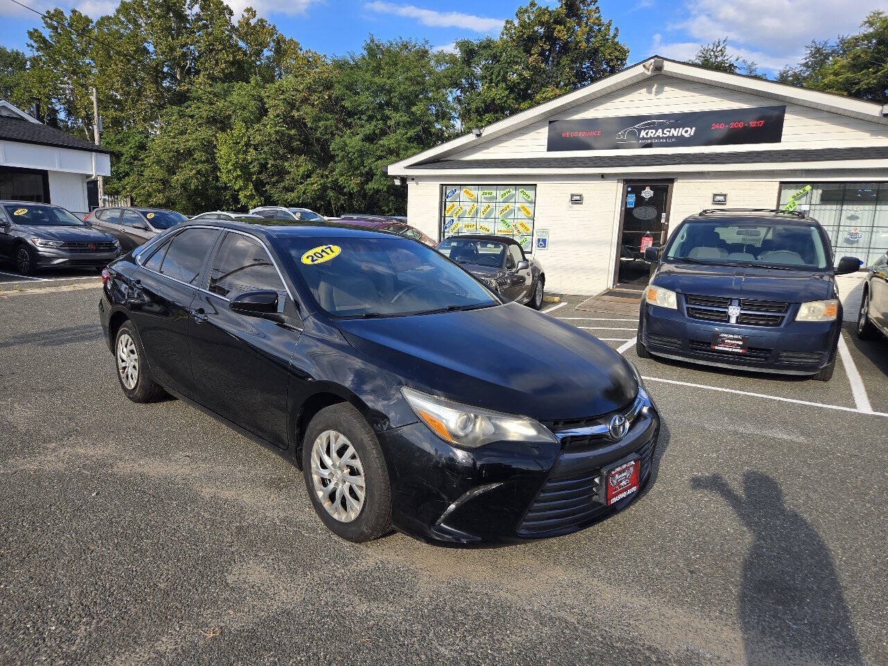 Used 2017 Toyota Camry LE FWD image 8