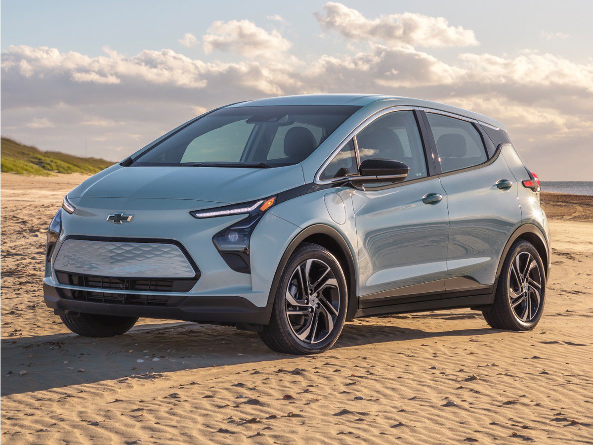 Used 2022 Chevrolet Bolt LT FWD image 1