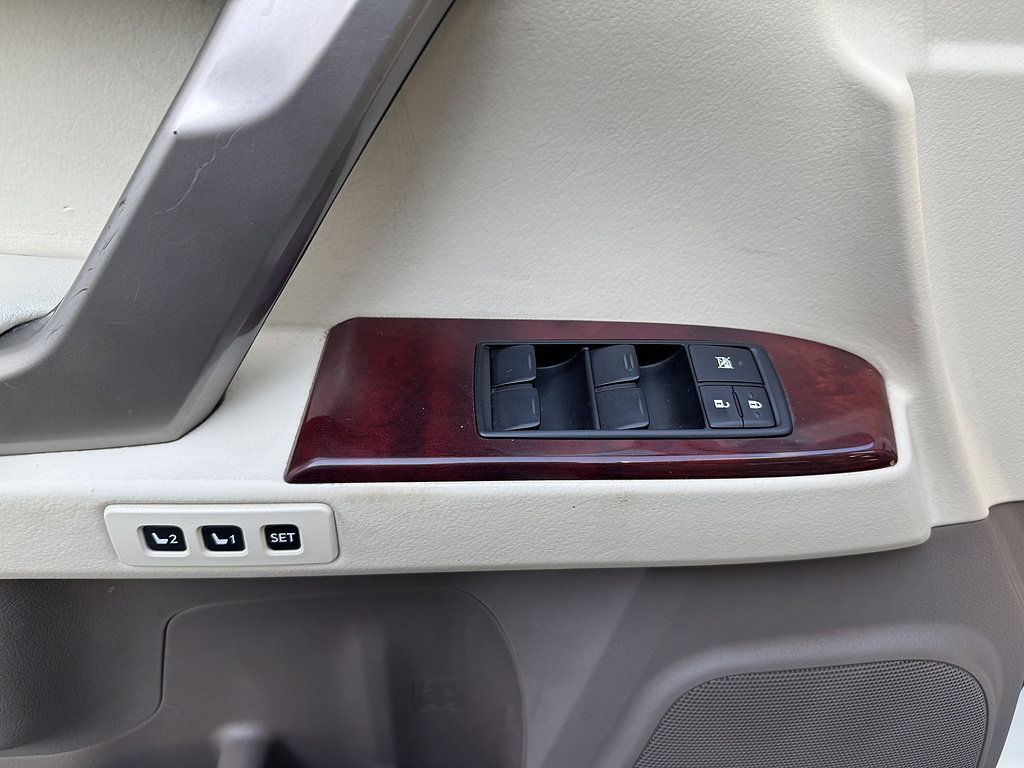 Used 2013 Lexus GX 460 w/ Comfort Plus Pkg AWD/4WD image 16
