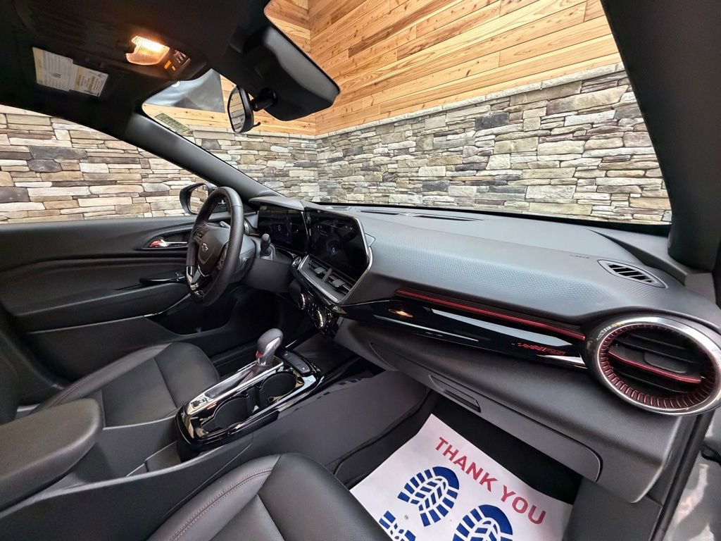 Used 2024 Chevrolet Trax RS w/ Sunroof Package image 13