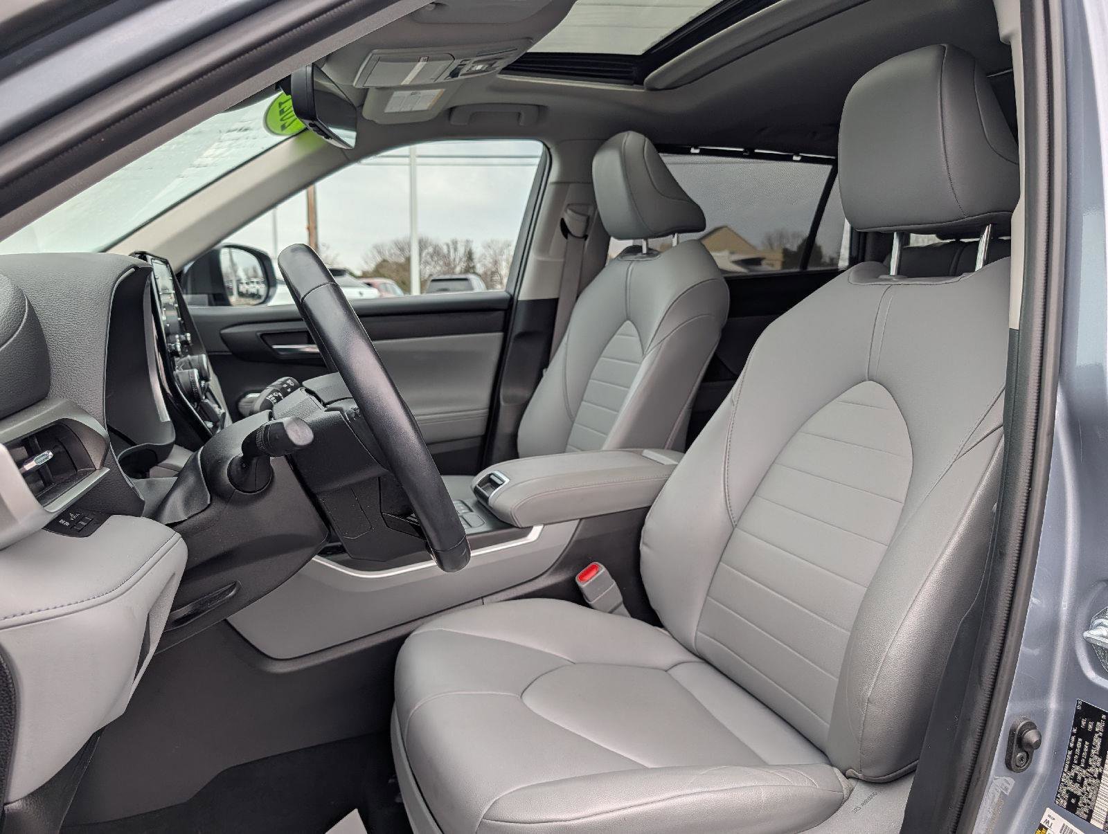 Used 2021 Toyota Highlander XLE image 11