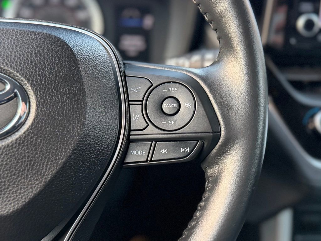 Certified 2022 Toyota Corolla Cross LE image 9