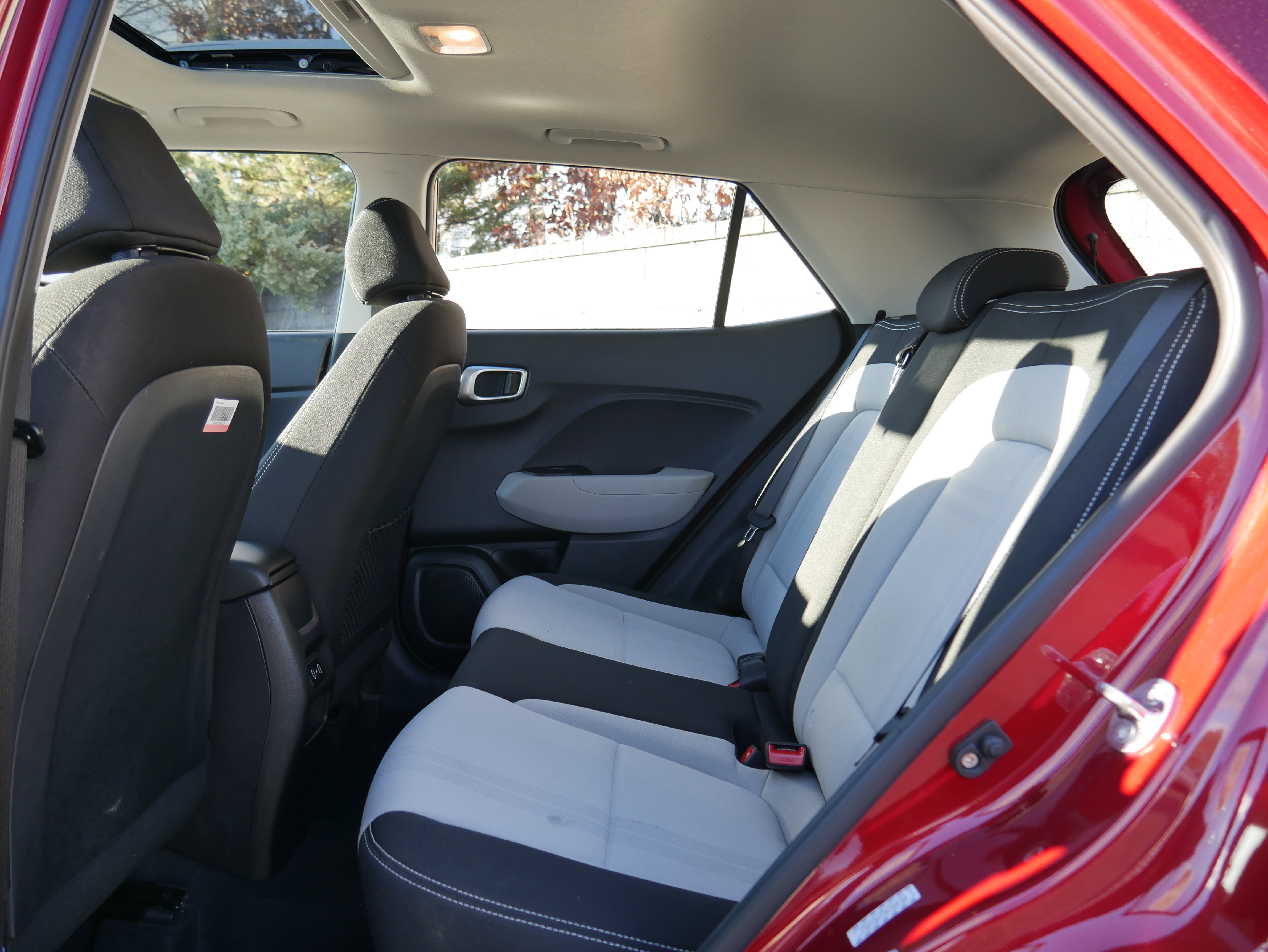 Used 2024 Hyundai Venue SEL FWD image 14