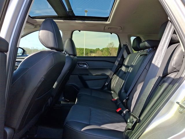 Used 2025 Nissan Rogue Platinum w/ Platinum Premium Package image 10