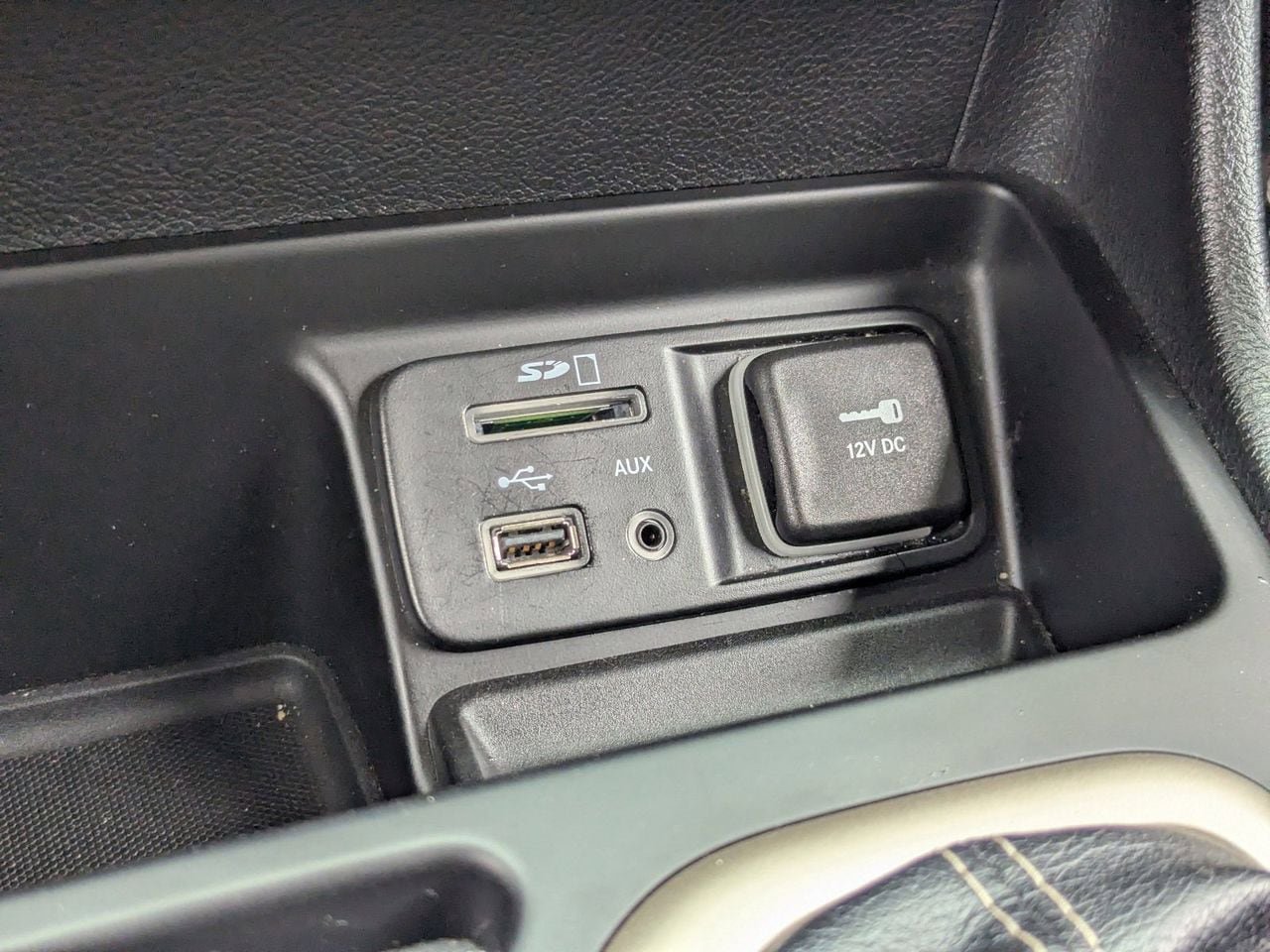 Used 2016 Jeep Cherokee Latitude FWD image 26