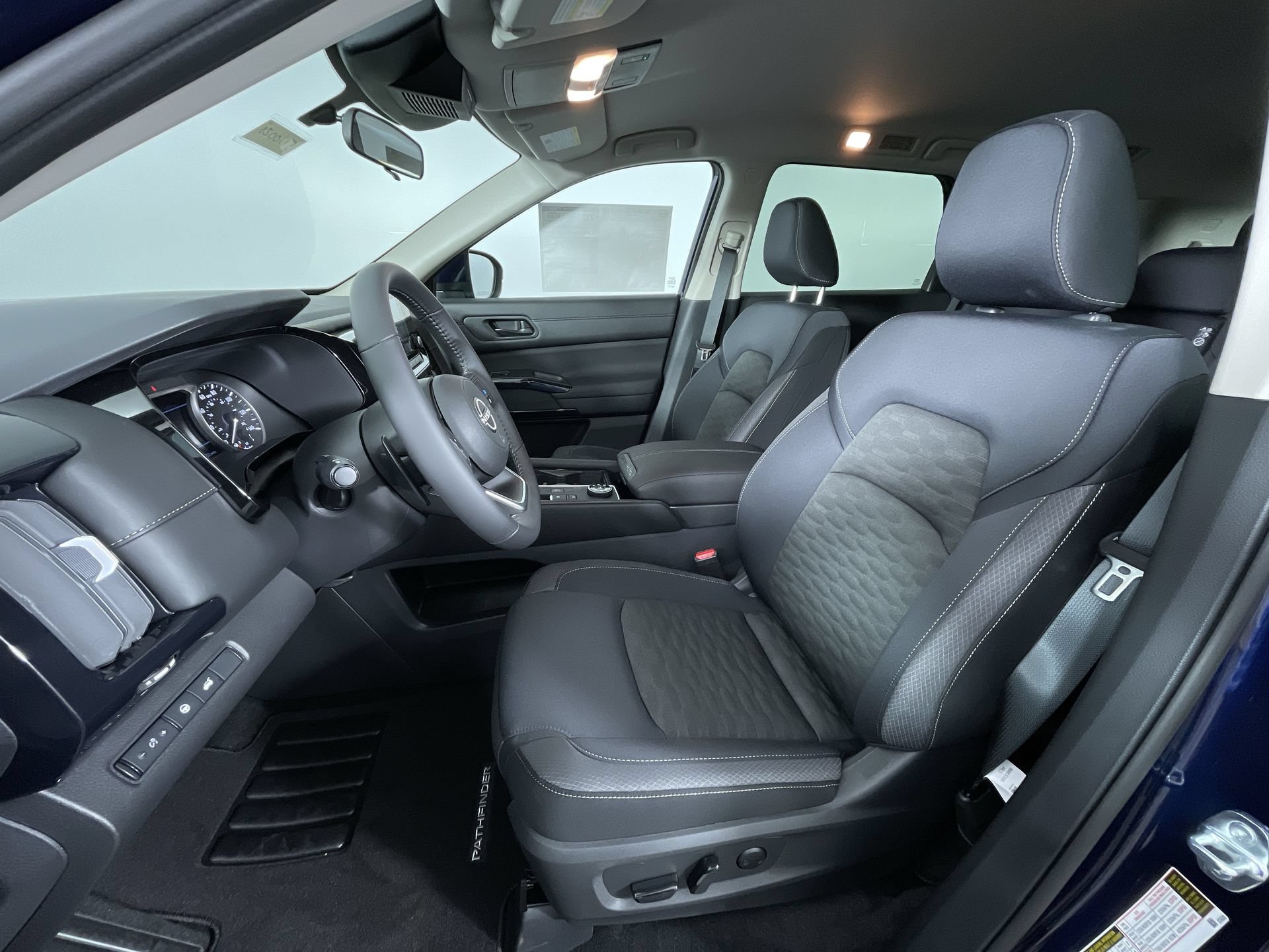 Certified 2025 Nissan Pathfinder SV w/ Black Appearance Package AWD/4WD image 15
