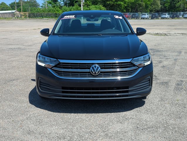 Used 2024 Volkswagen Jetta SE image 2
