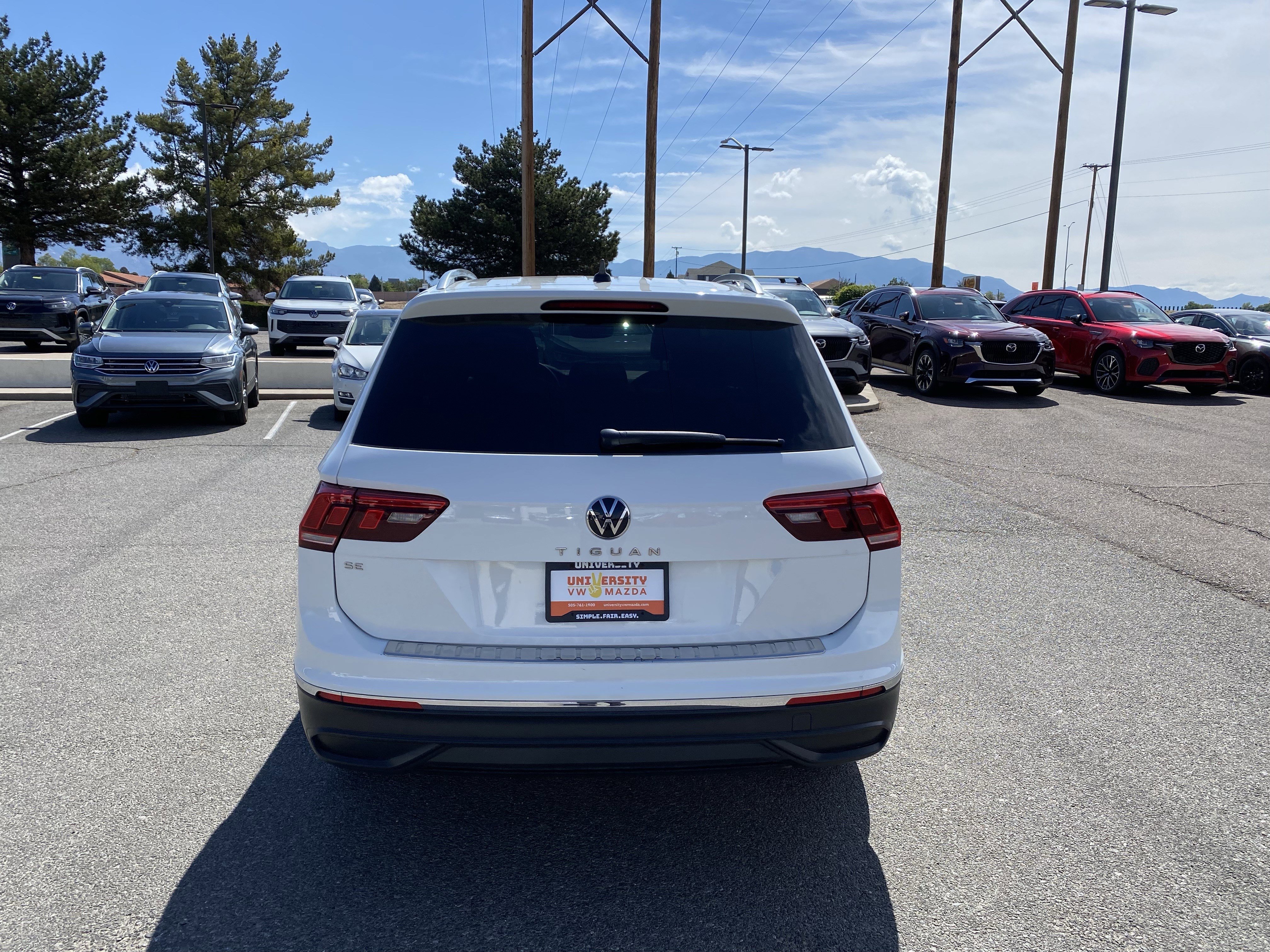 Used 2022 Volkswagen Tiguan SE w/ Panoramic Sunroof Package FWD image 12
