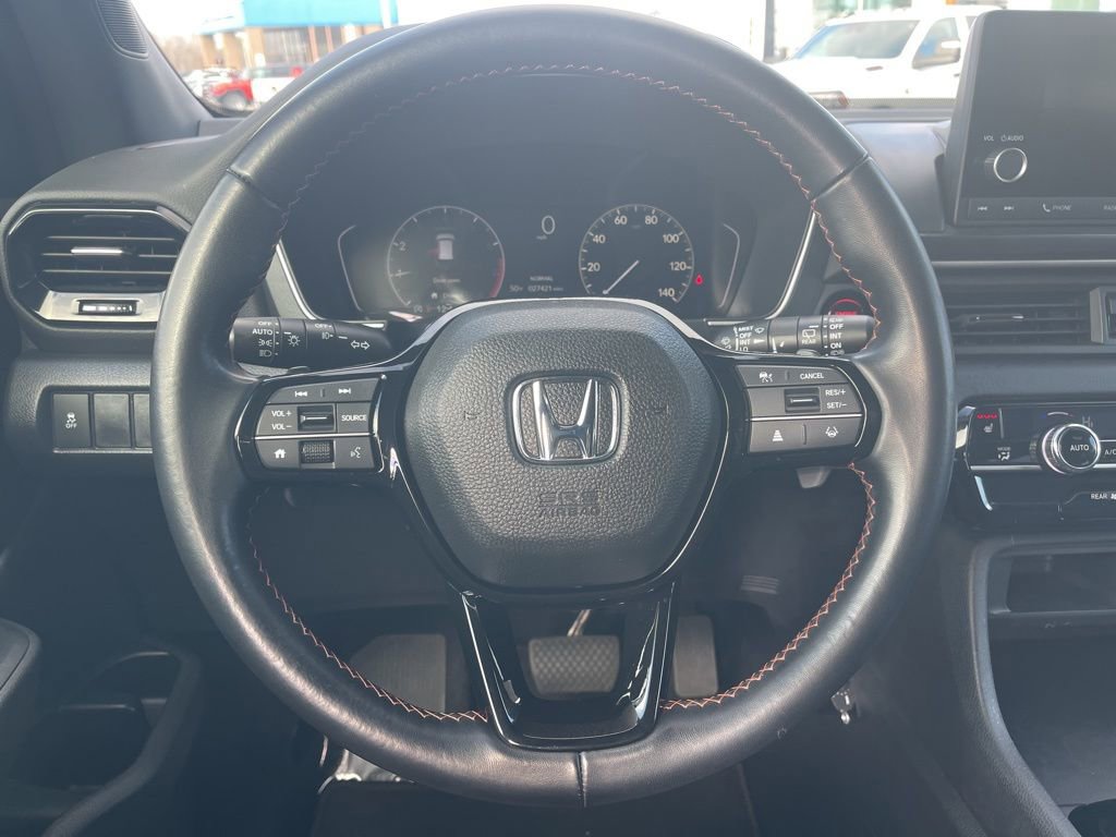 Used 2025 Honda Pilot Sport image 16