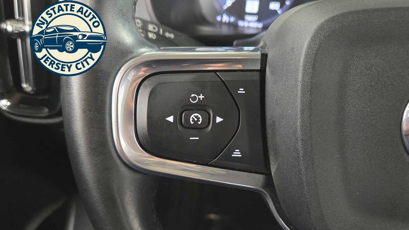 Used 2022 Volvo XC40 T5 Momentum w/ Premium Package AWD/4WD image 13