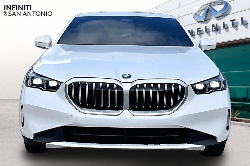 Used 2025 BMW 530i w/ Premium Package RWD image 4