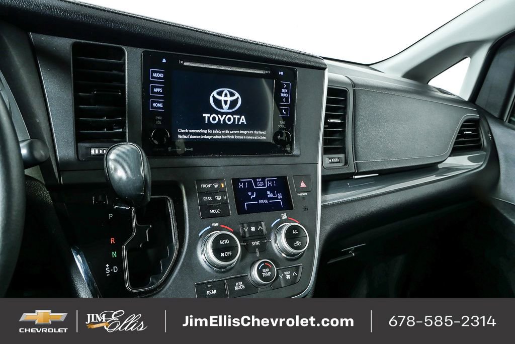 Used 2016 Toyota Sienna SE image 13