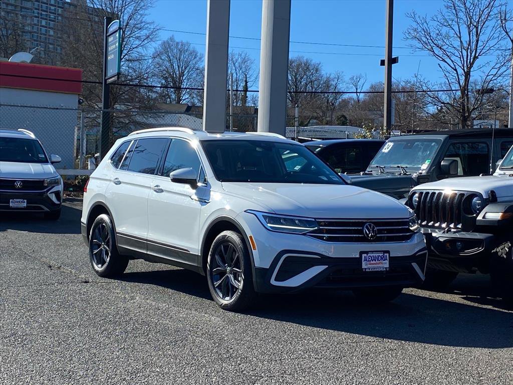 Certified 2022 Volkswagen Tiguan SE image 1