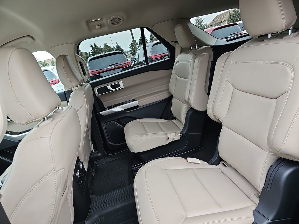 Used 2022 Ford Explorer XLT w/ Equipment Group 202A image 15