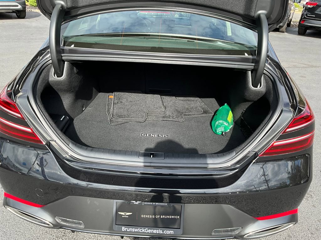 Used 2025 Genesis G70 2.5T image 10