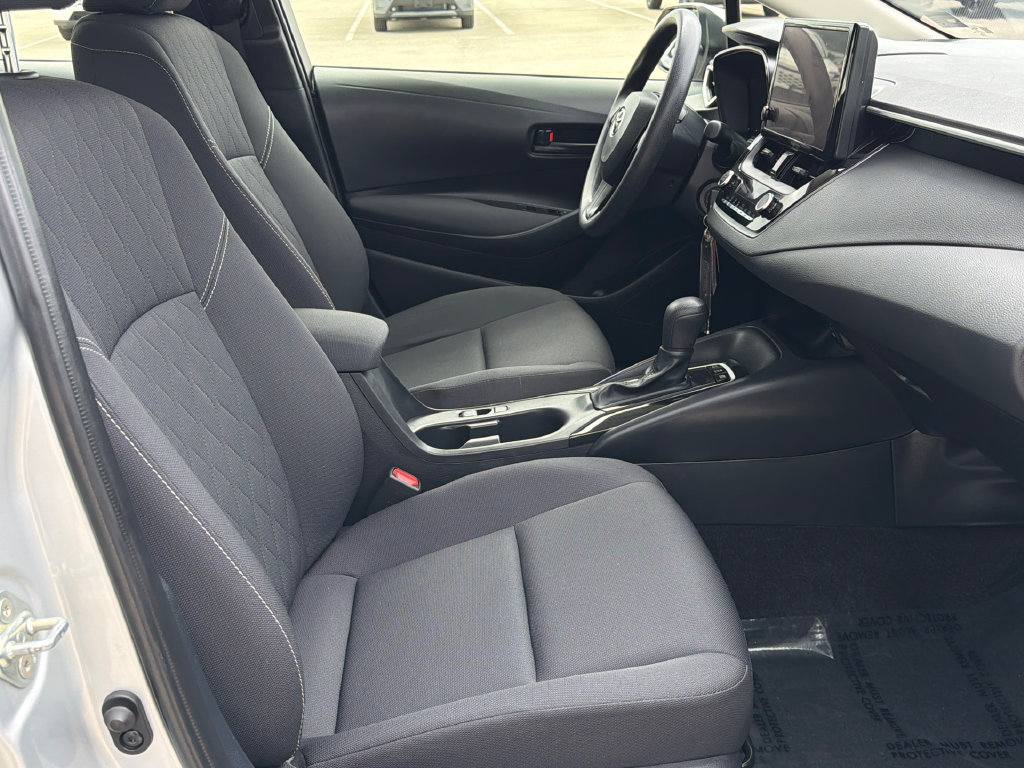 Used 2025 Toyota Corolla LE FWD image 9