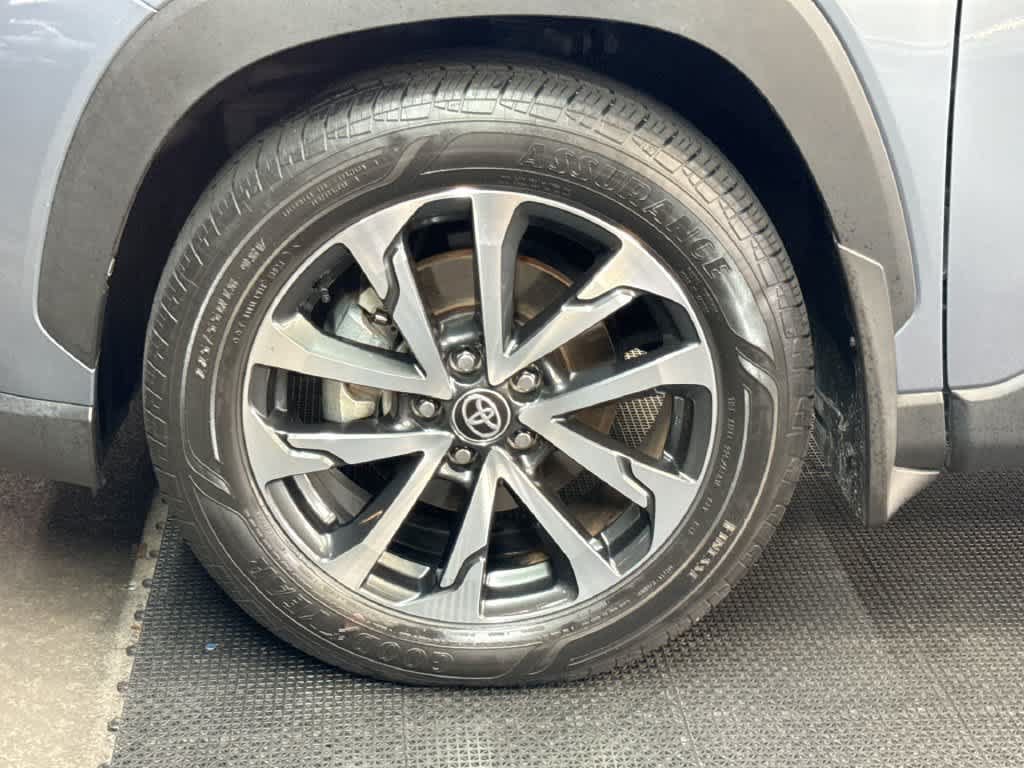Used 2023 Toyota Corolla Cross XLE FWD image 11