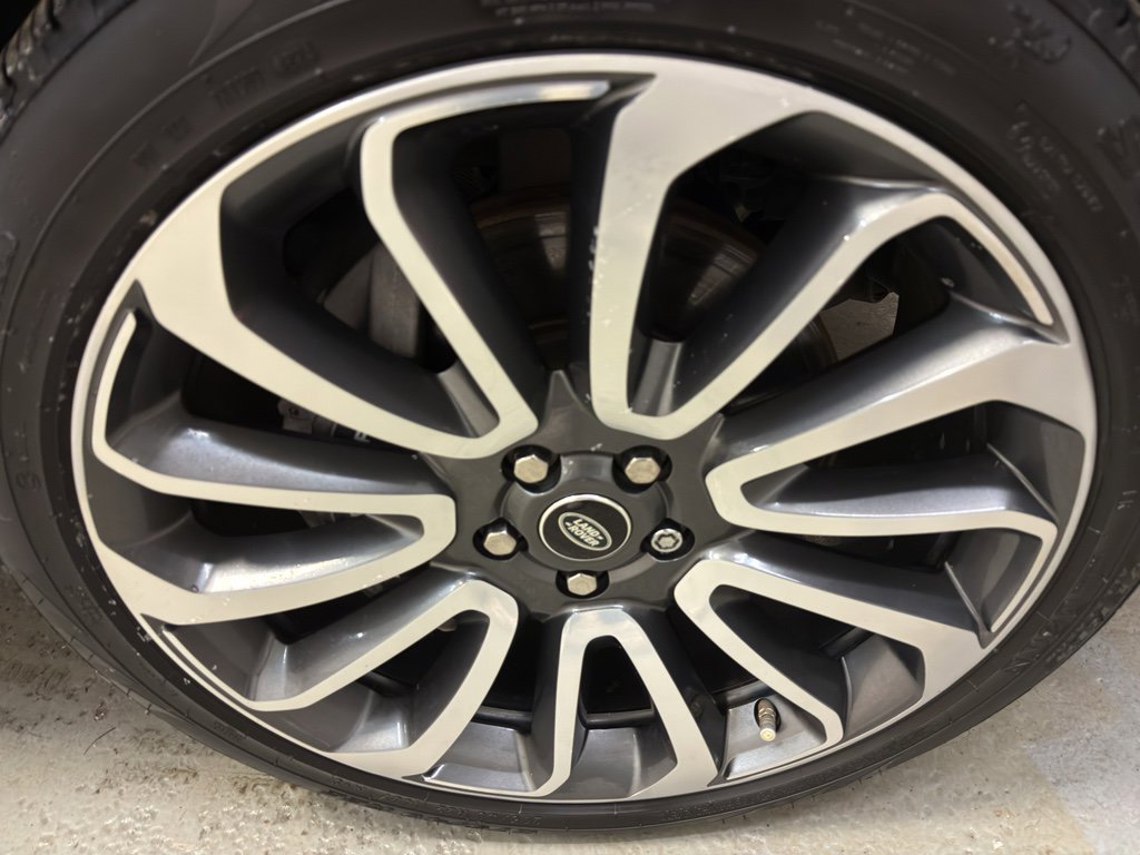 Used 2020 Land Rover Range Rover HSE image 38