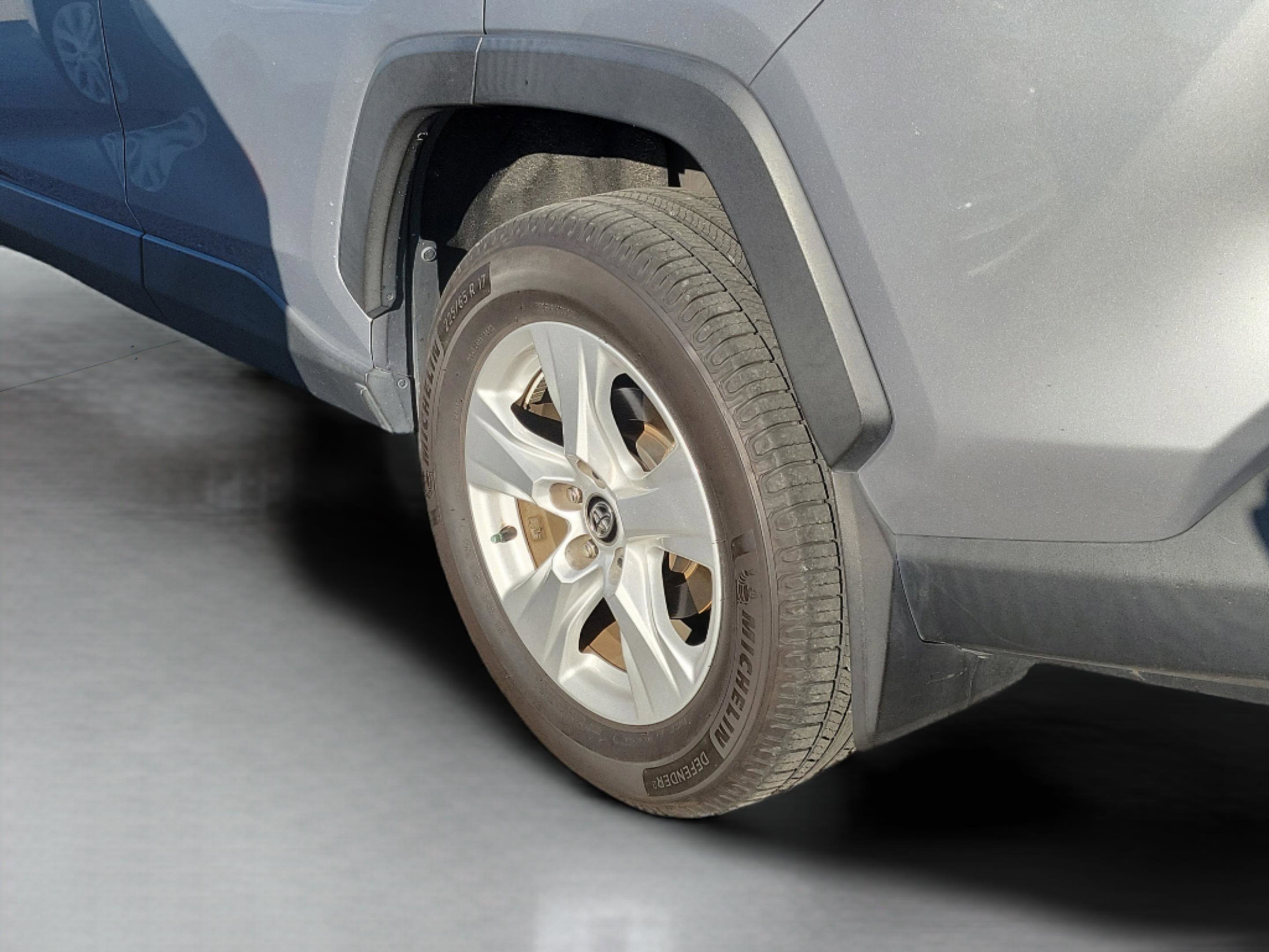 Used 2020 Toyota RAV4 XLE FWD image 24