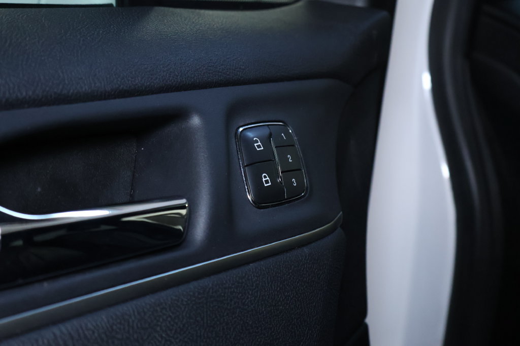 Used 2019 Lincoln MKC Reserve w/ MKC Climate Package AWD/4WD image 16