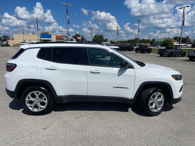 Used 2024 Jeep Compass Latitude w/ Convenience Group AWD/4WD image 13