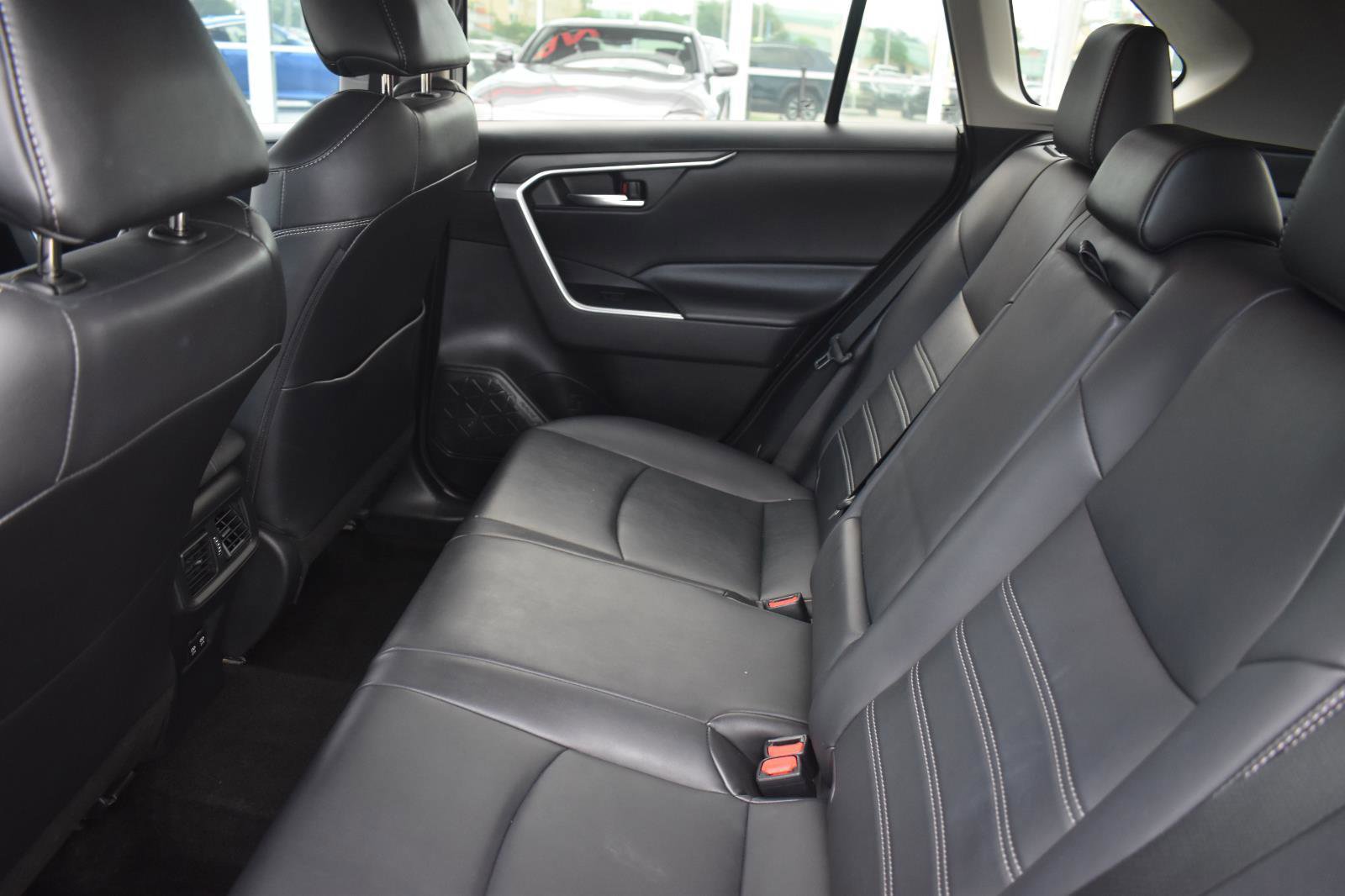 Used 2020 Toyota RAV4 XLE Premium FWD image 47